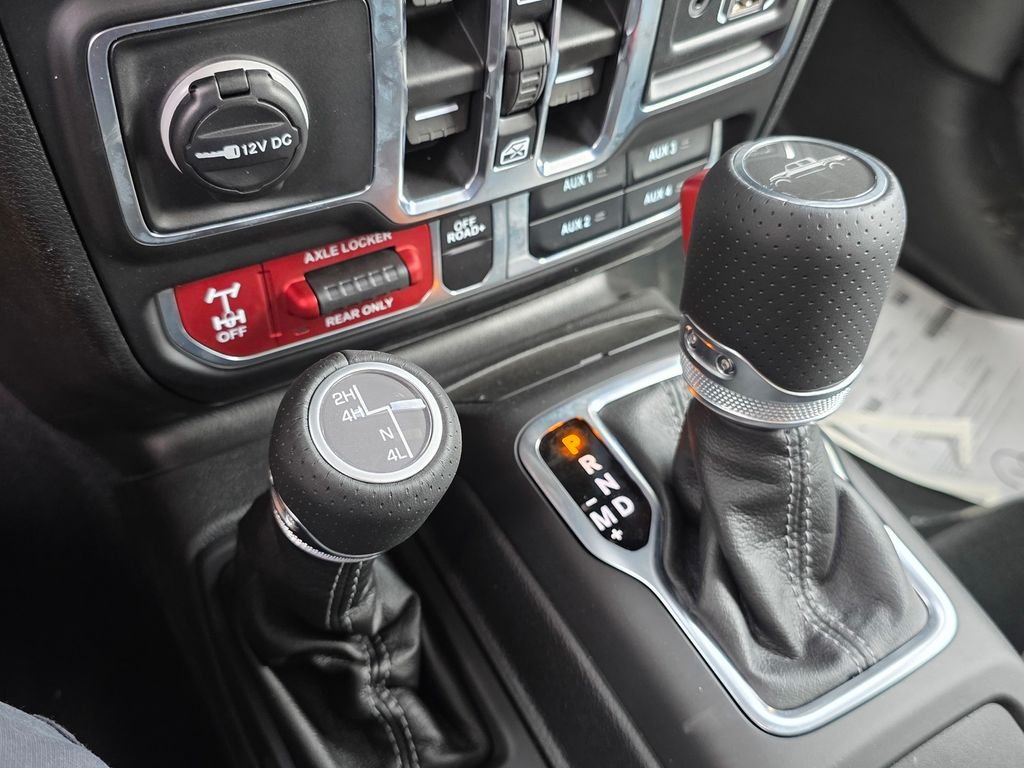 New 2026 Jeep Gladiator Mojave w/ Steel Bumper Group AWD/4WD image 18