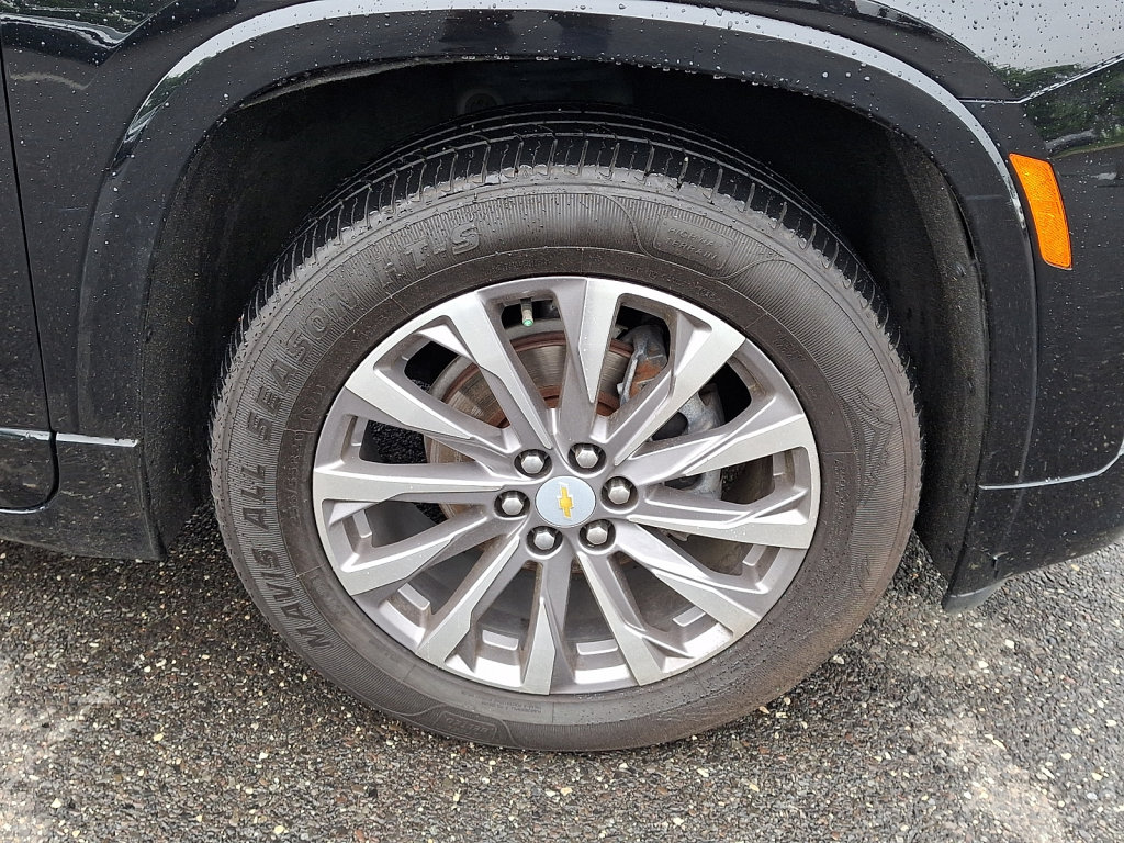 Used 2023 Chevrolet Traverse Premier AWD/4WD image 9