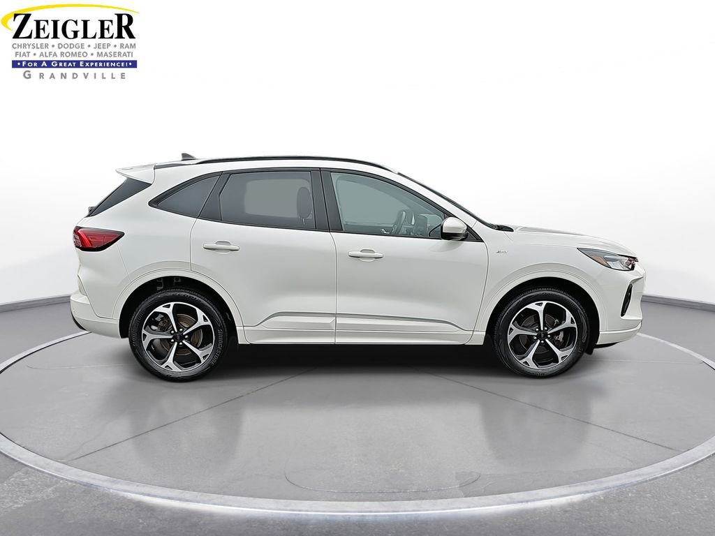 Used 2023 Ford Escape ST-Line Select w/ Tech Pack #2 image 4