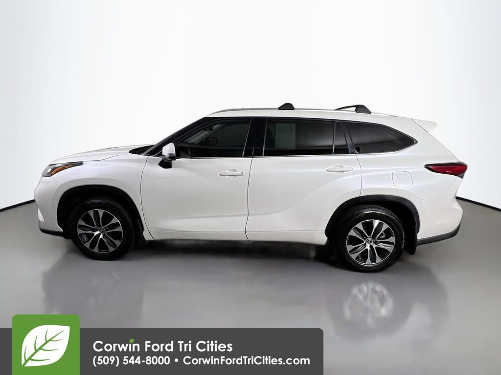 Used 2021 Toyota Highlander XLE AWD/4WD image 6