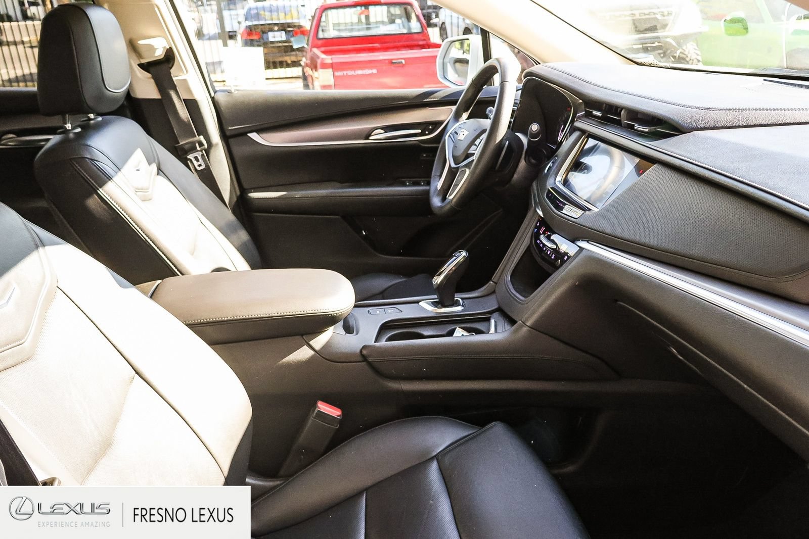 Used 2018 Cadillac XT5 Premium Luxury FWD image 12