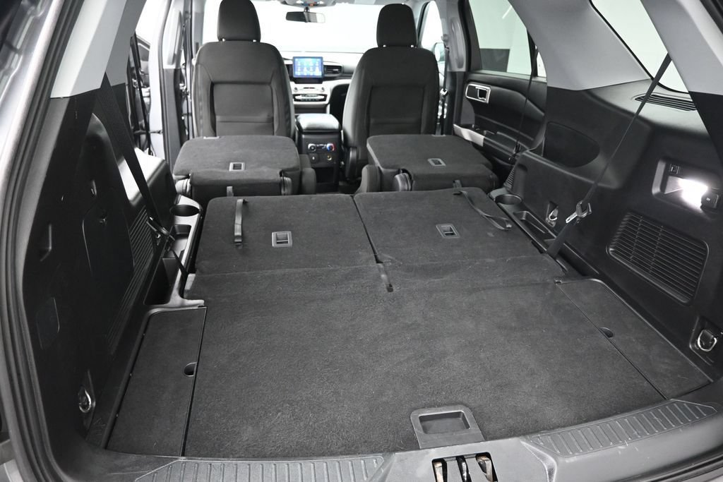 Used 2021 Ford Explorer XLT RWD image 10