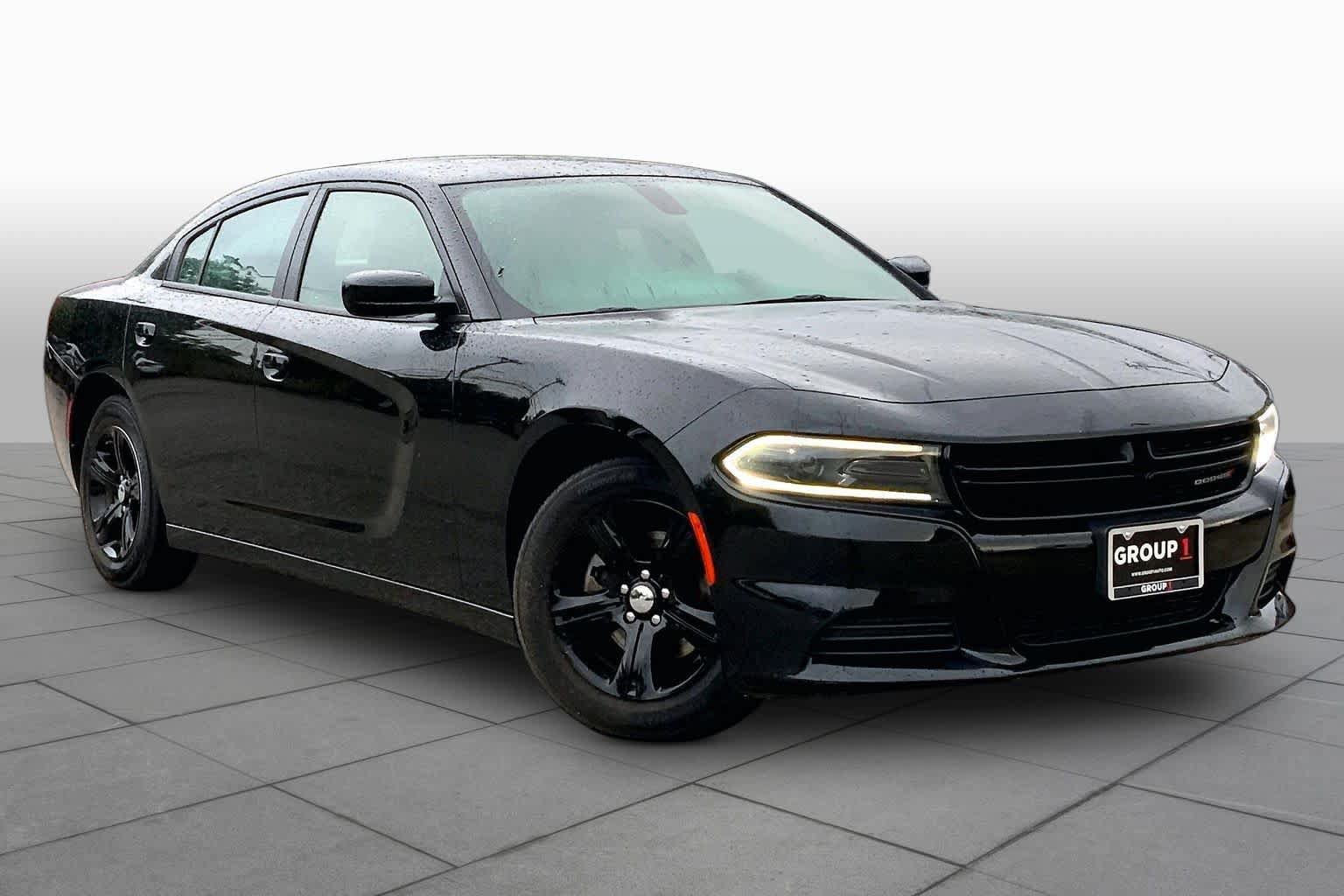 Used 2022 Dodge Charger SXT w/ Leather Interior Group RWD image 3