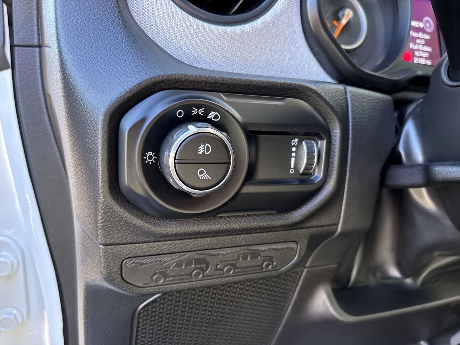 Used 2025 Jeep Gladiator Sport AWD/4WD image 11