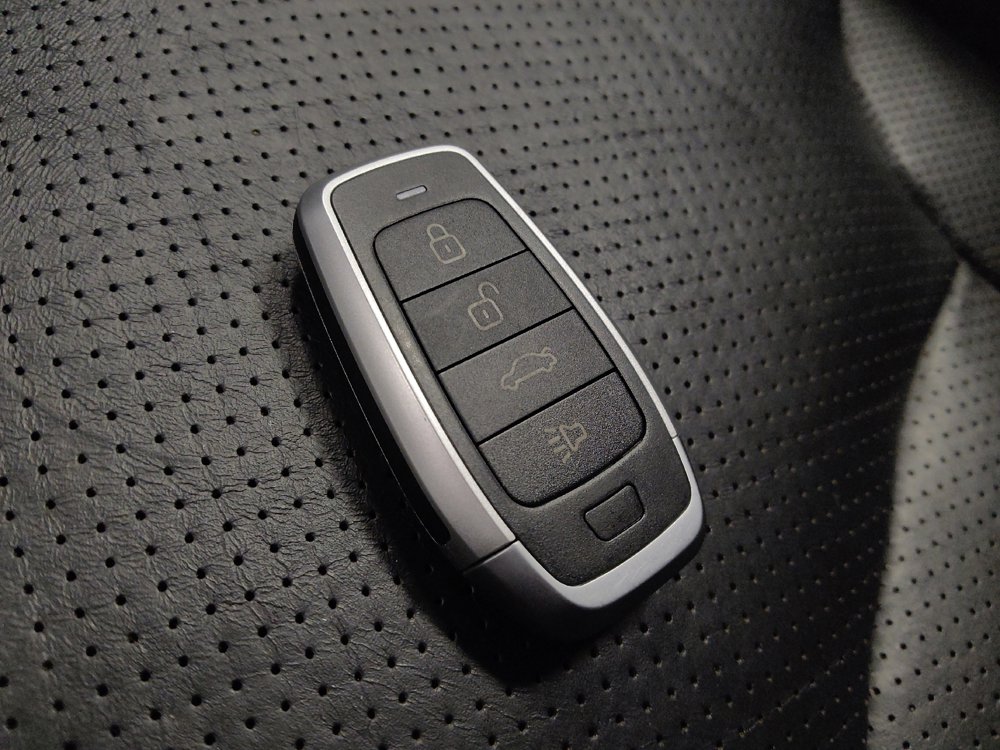 Used 2015 Hyundai Azera Limited FWD image 32