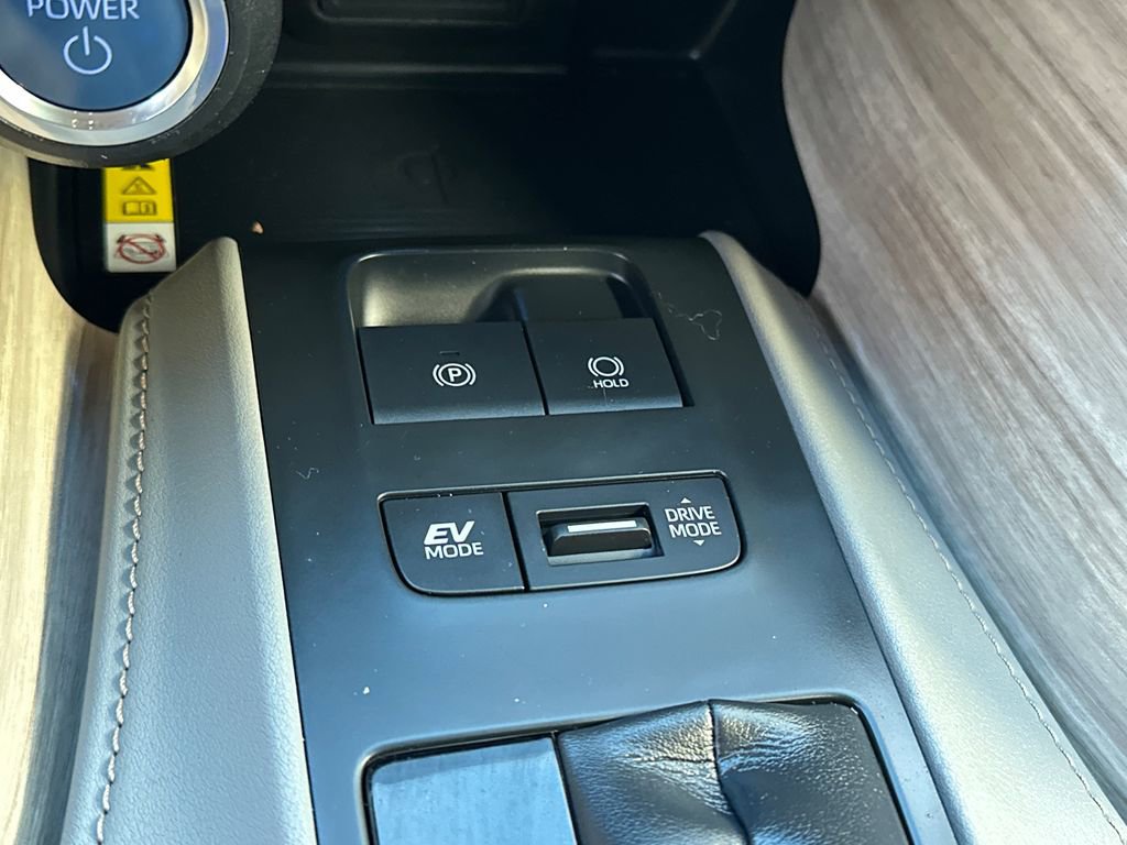 Certified 2022 Toyota Venza Limited image 30