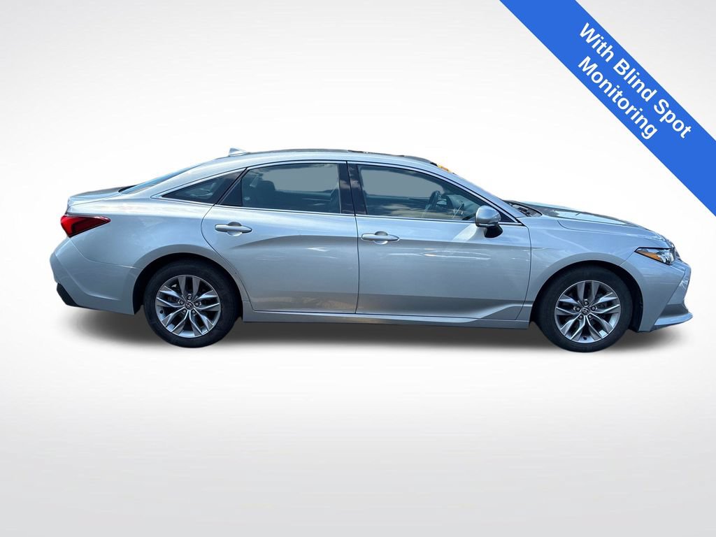 Used 2021 Toyota Avalon XLE w/ Moonroof Package FWD image 2