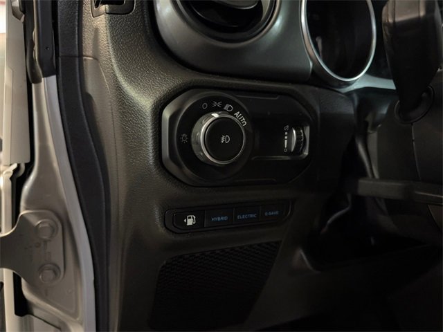 Used 2023 Jeep Wrangler Unlimited w/ Sun & Screen Package image 12