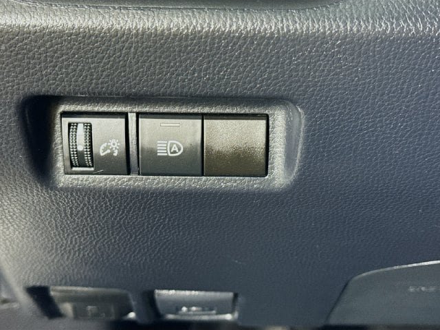 Used 2020 Toyota RAV4 LE FWD image 10
