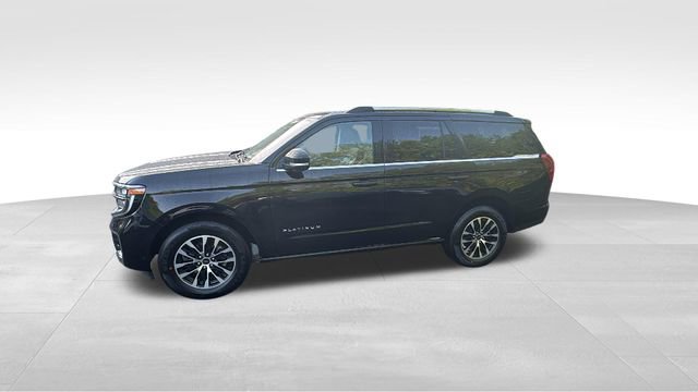 Used 2025 Ford Expedition Platinum AWD/4WD image 3