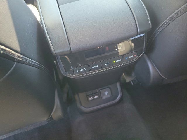 Used 2023 Toyota Highlander Limited image 16