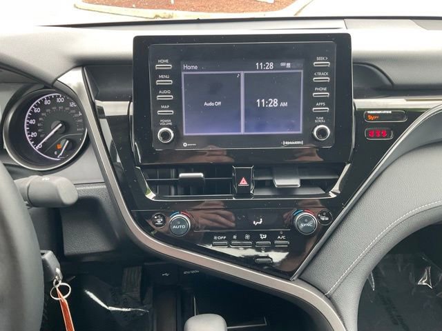 Used 2022 Toyota Camry SE w/ Cold Weather Package FWD image 16
