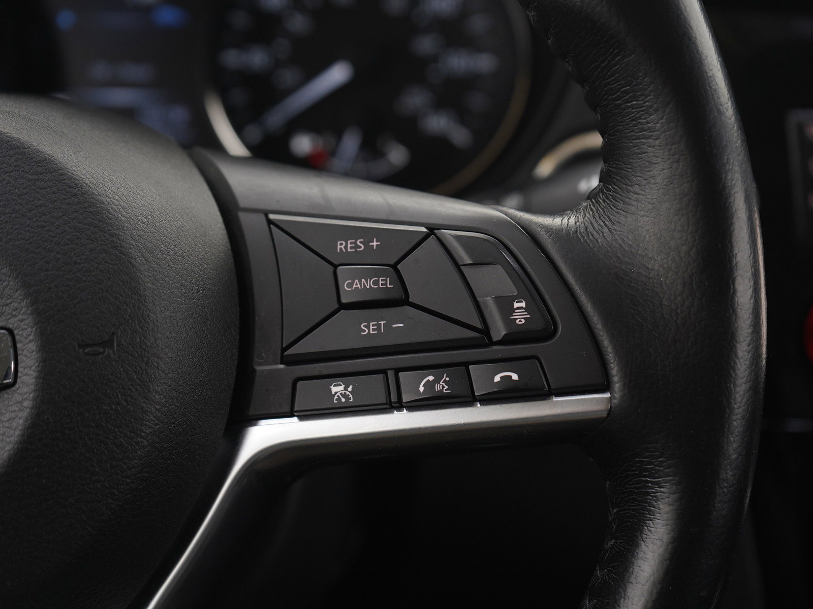 Used 2018 Nissan Rogue Sport SV w/ SV Technology Package image 27