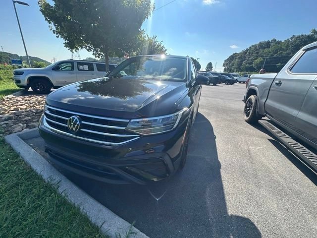 Used 2024 Volkswagen Tiguan SE w/ Panoramic Sunroof Package AWD/4WD image 6