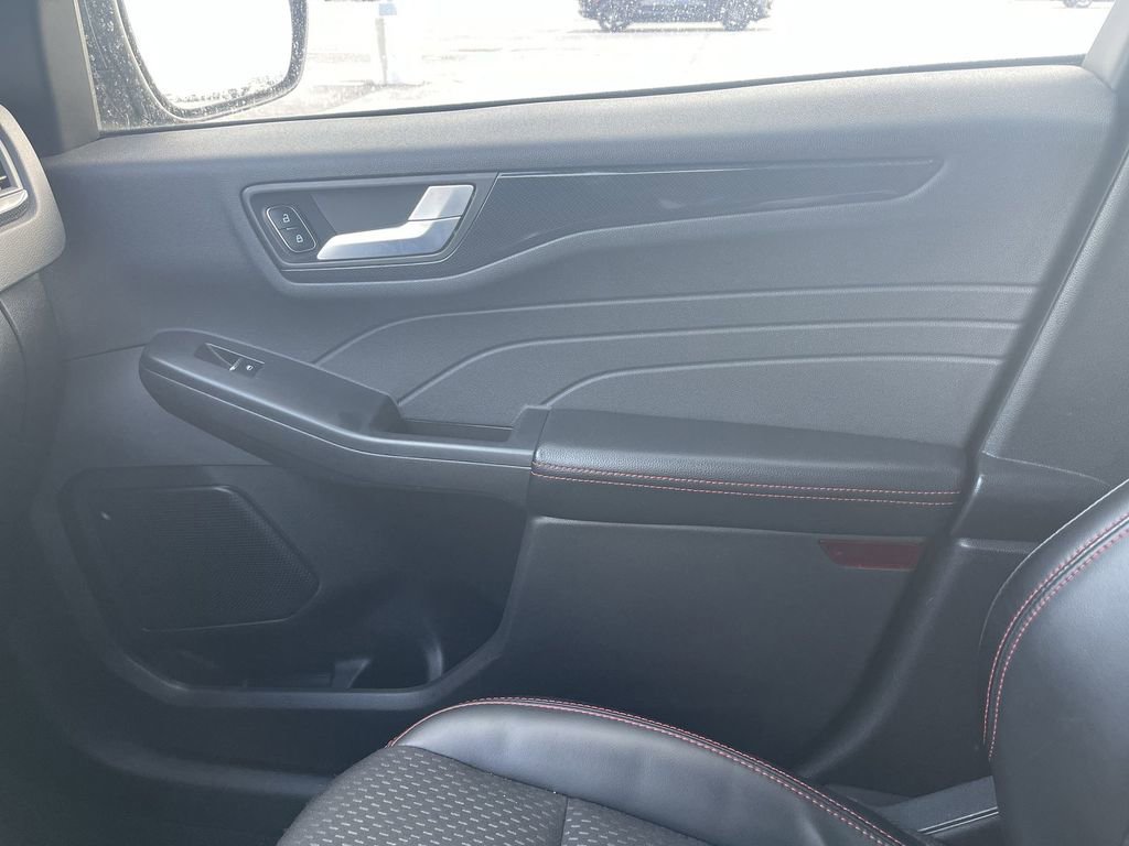 Used 2025 Ford Escape ST-Line image 28