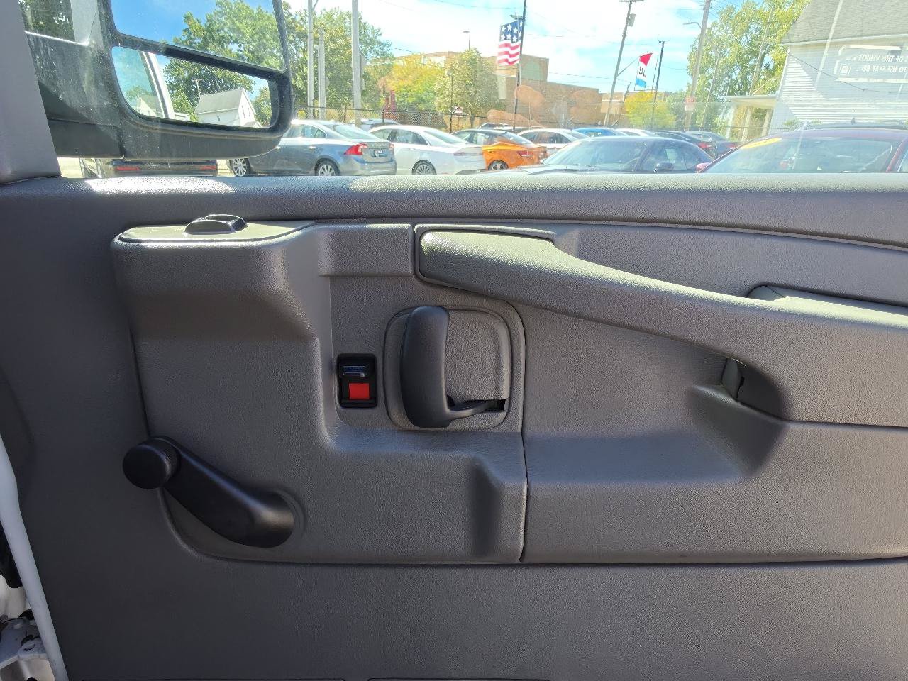 Used 2013 Chevrolet Express 2500 RWD image 19