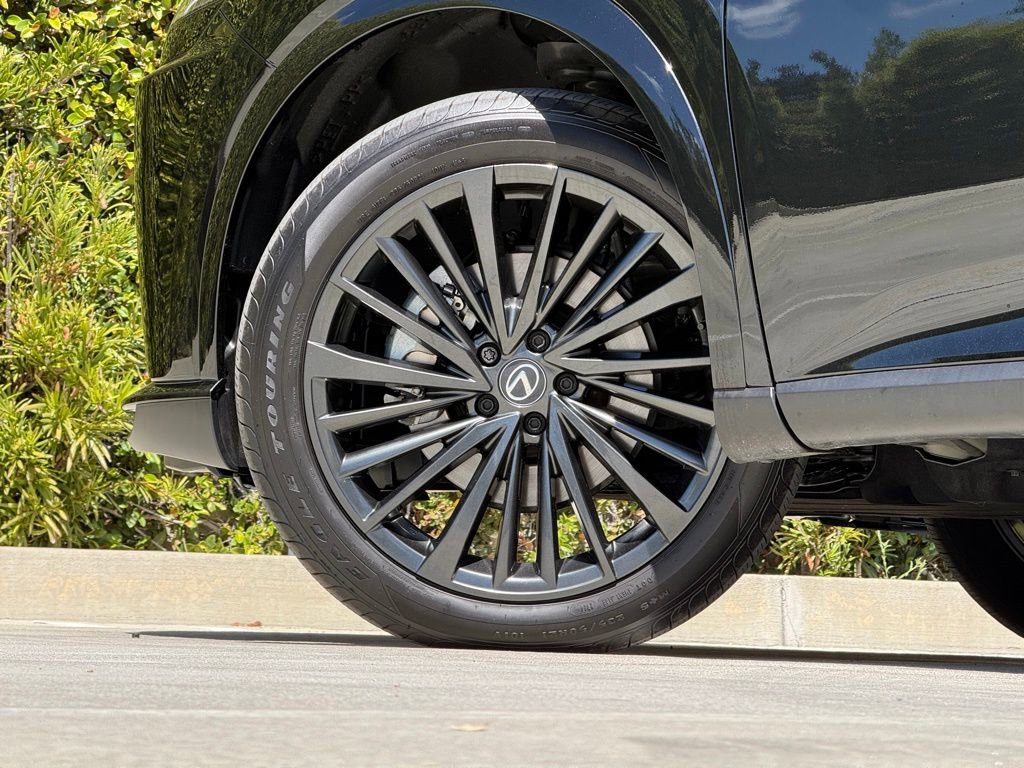 Certified 2024 Lexus RX 350h w/ Convenience Package image 9