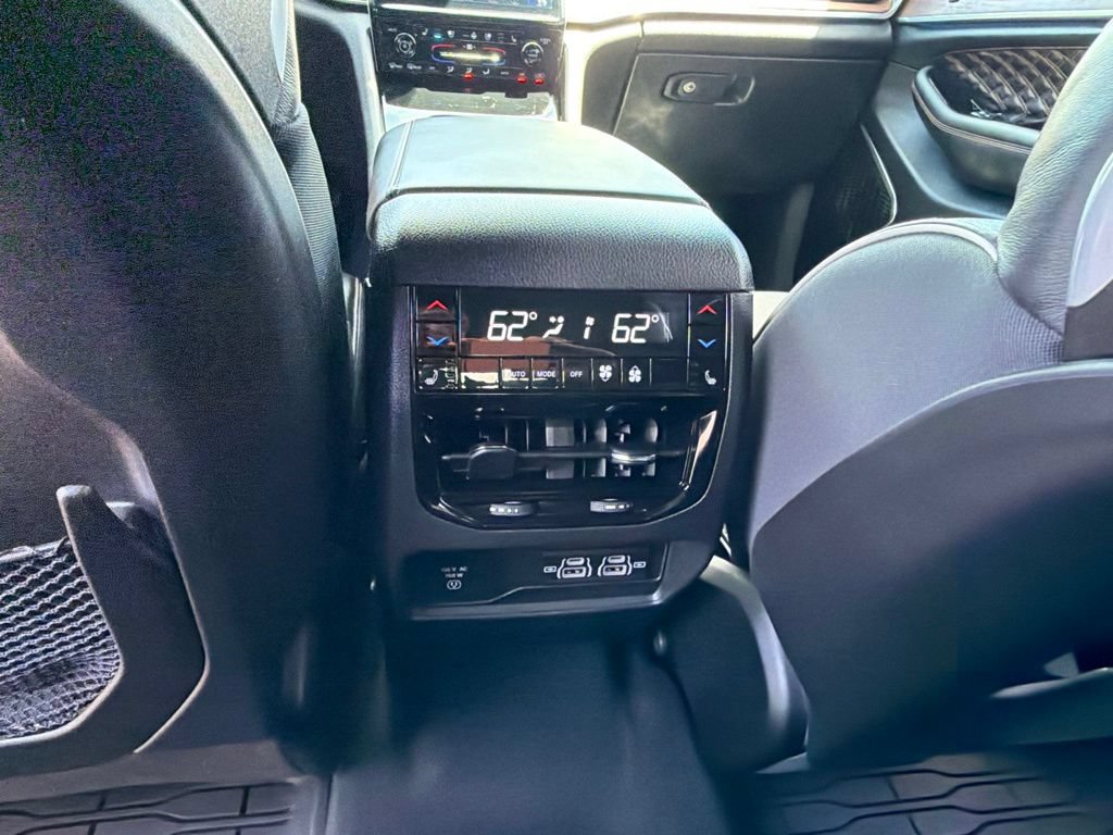 Used 2024 Jeep Grand Cherokee L Summit w/ High Altitude Package AWD/4WD image 33