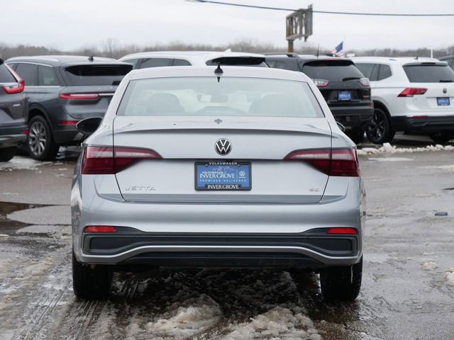 Certified 2024 Volkswagen Jetta SE image 6