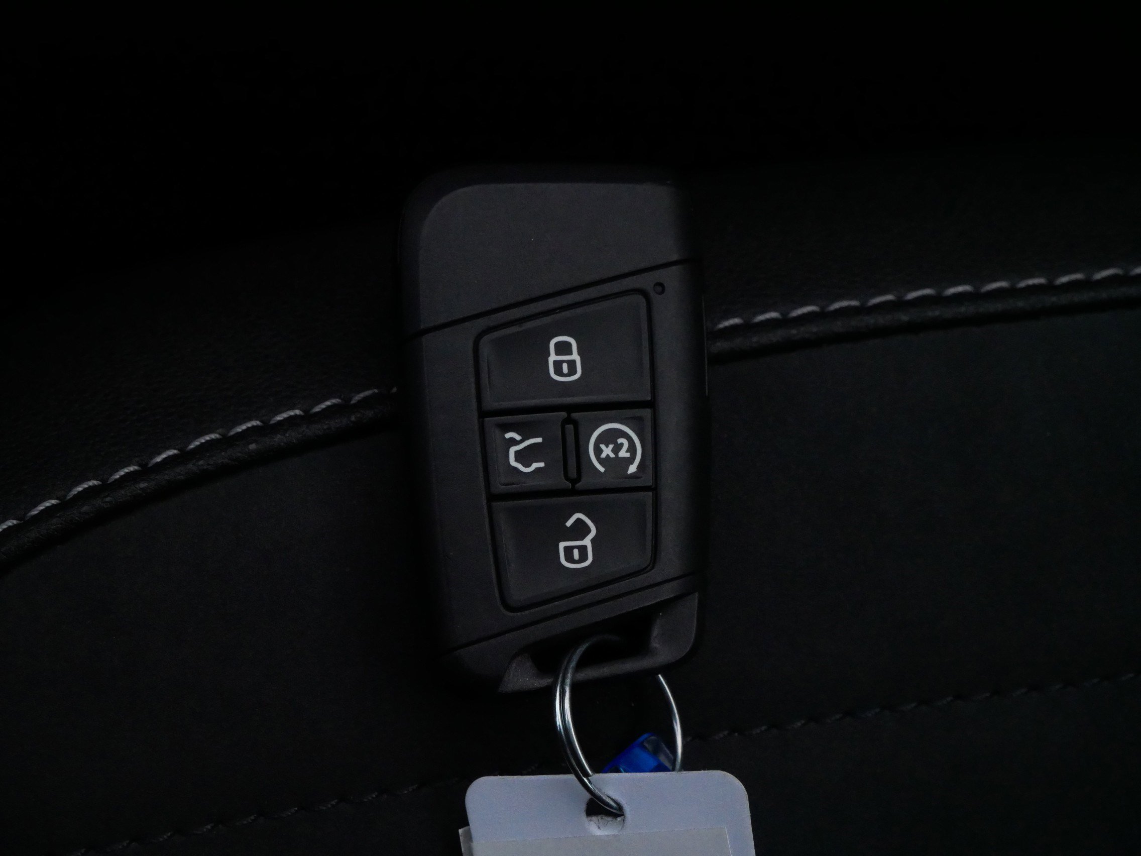 Certified 2025 Volkswagen Taos SE image 30