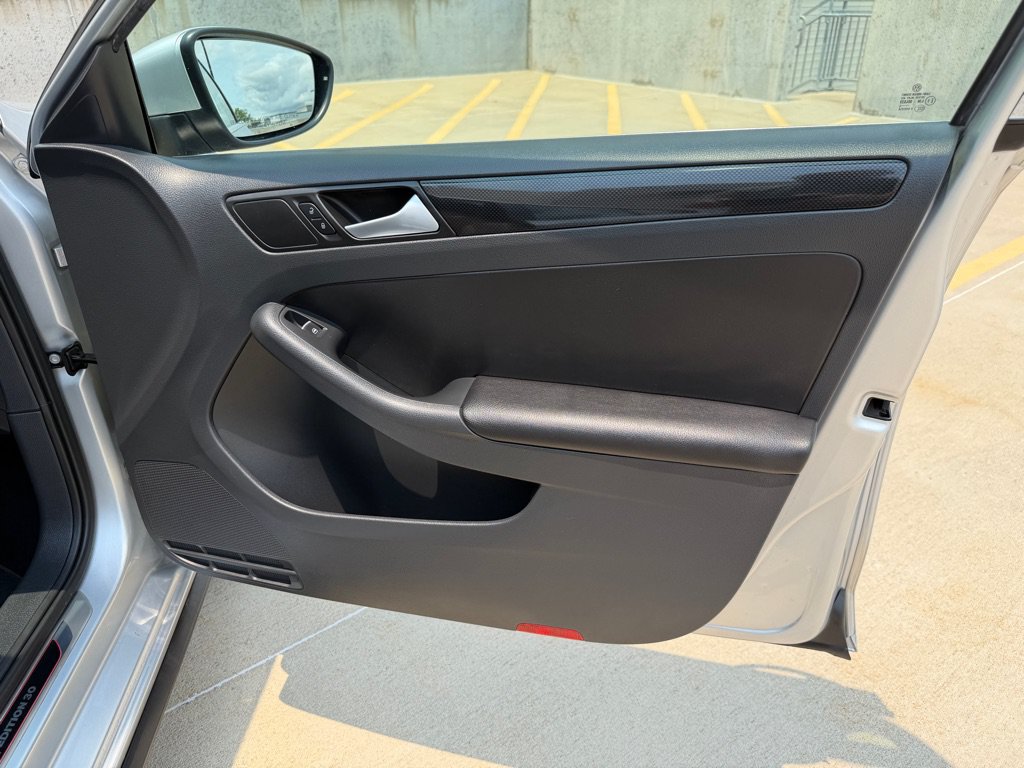 Used 2014 Volkswagen Jetta GLI FWD image 30