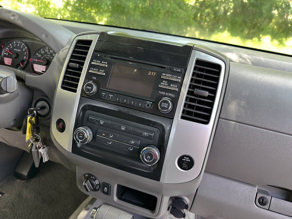 Used 2013 Nissan Frontier SV AWD/4WD image 30