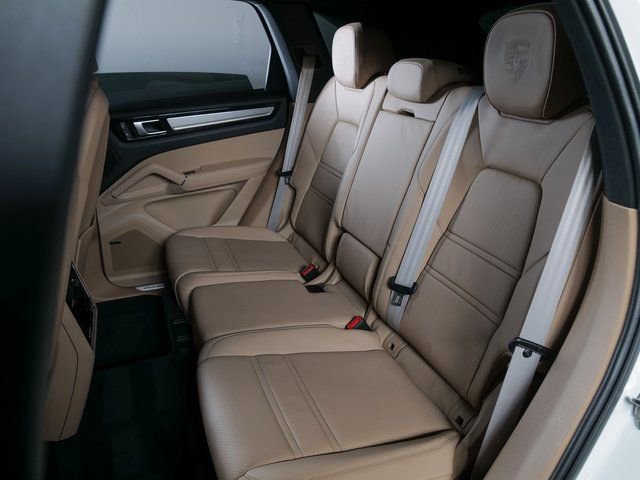 Certified 2023 Porsche Cayenne Platinum Edition image 13