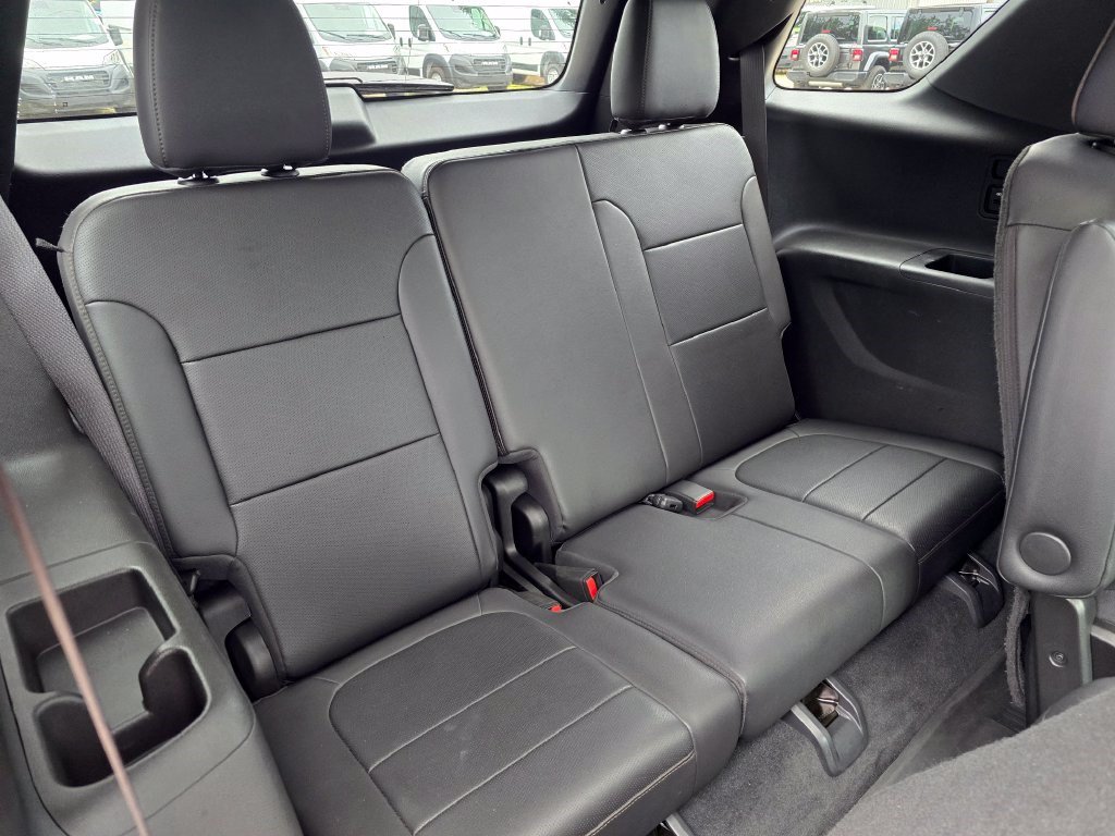 Used 2022 Chevrolet Traverse High Country FWD image 35