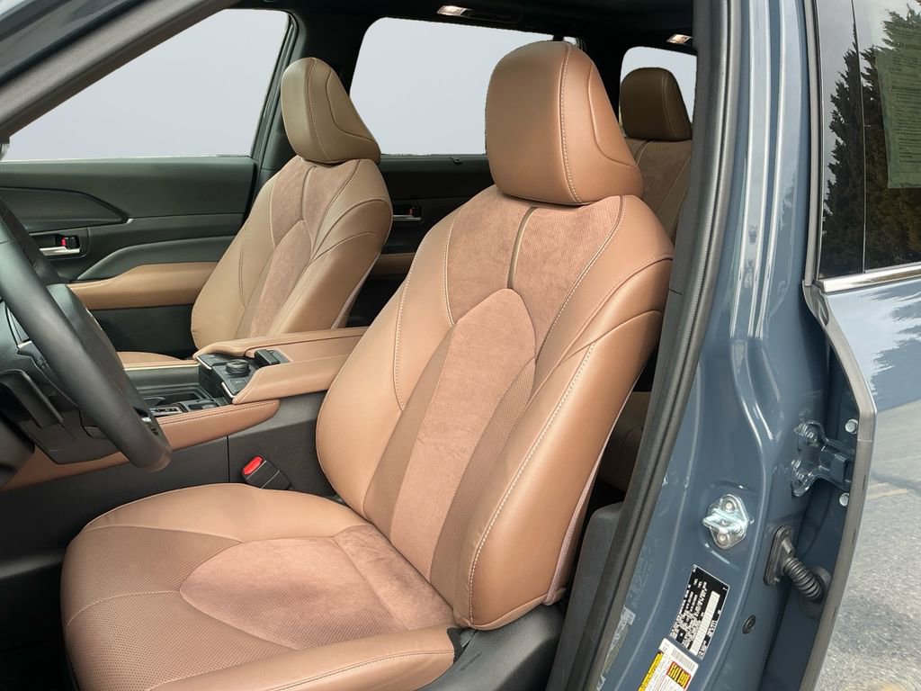 Used 2025 Toyota Grand Highlander MAX Platinum image 11