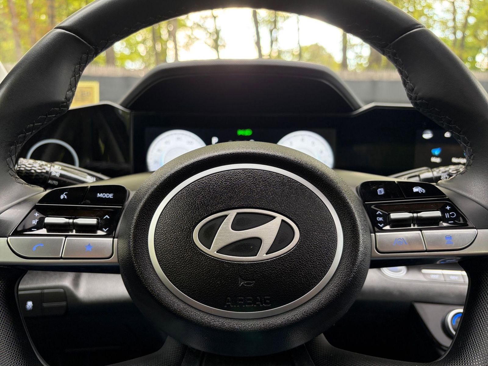 Used 2025 Hyundai Elantra SEL FWD image 27