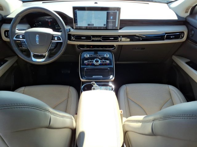 Used 2023 Lincoln Nautilus Reserve w/ Luxury Package AWD/4WD image 14