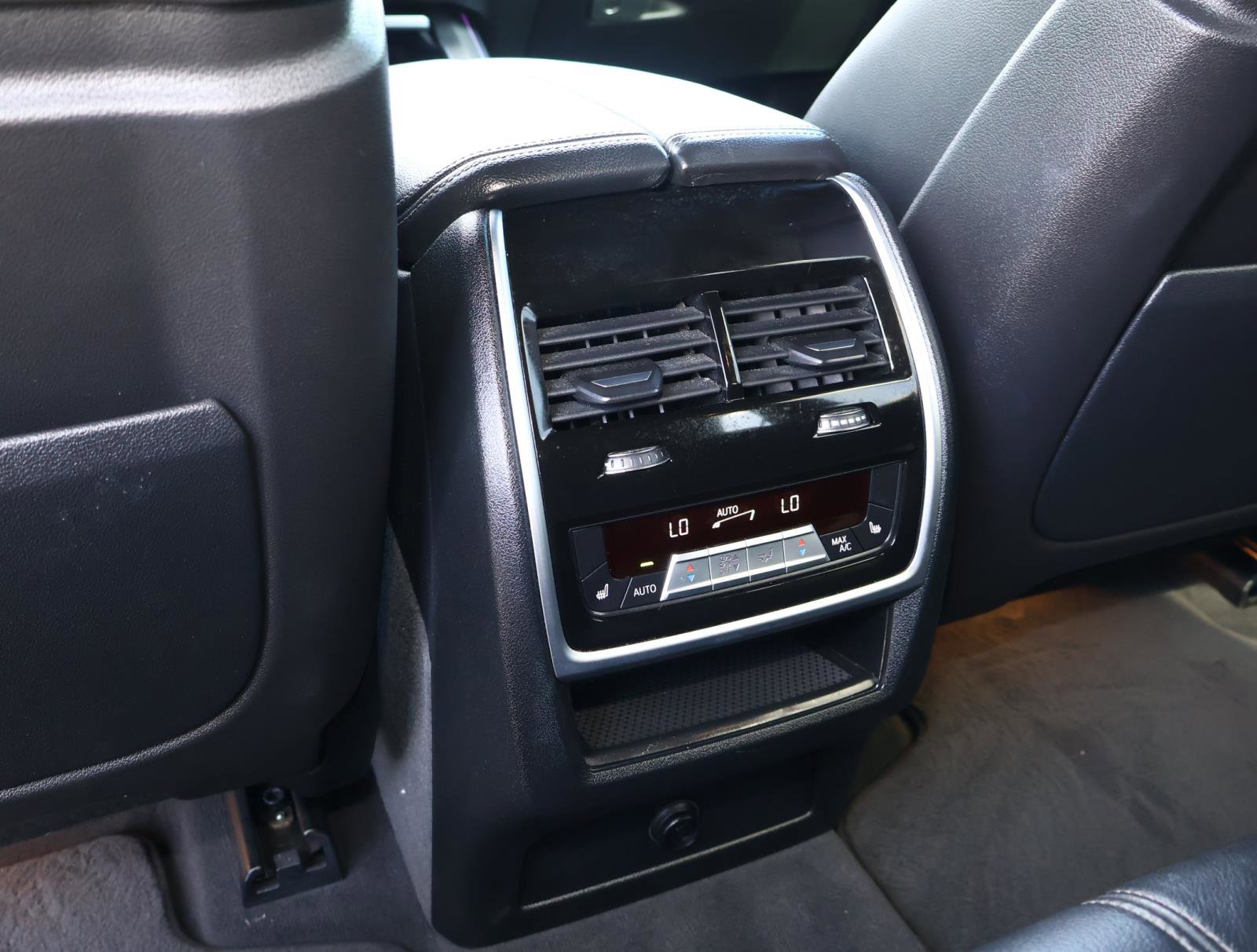 Used 2019 BMW X5 xDrive50i w/ M Sport Package AWD/4WD image 14