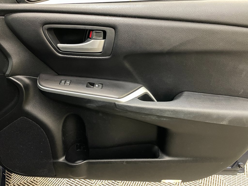Used 2016 Toyota Camry LE image 35