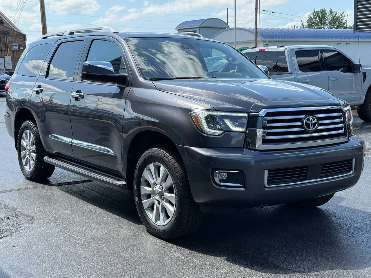 Used 2018 Toyota Sequoia Platinum w/ Preferred Accessory Package AWD/4WD image 3