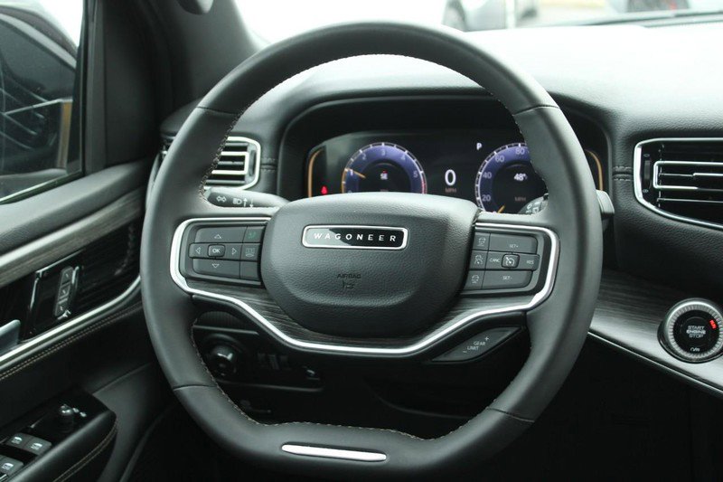 Used 2024 Jeep Wagoneer L Series II w/ Flexible Seating Group image 15