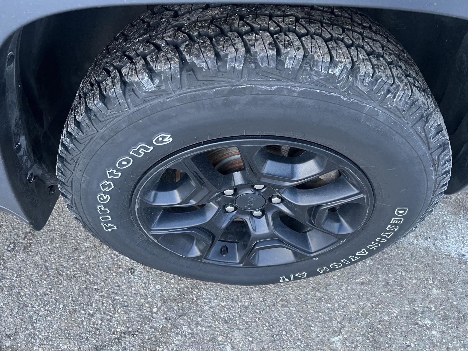 Used 2019 Jeep Cherokee Trailhawk w/ Cold Weather Group image 32