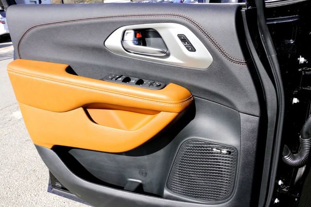 New 2026 Chrysler Pacifica Pinnacle image 16