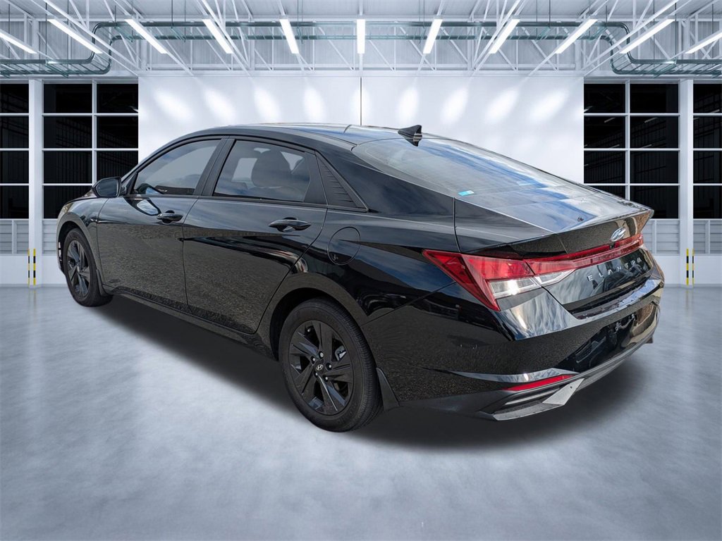 Used 2023 Hyundai Elantra SEL image 5