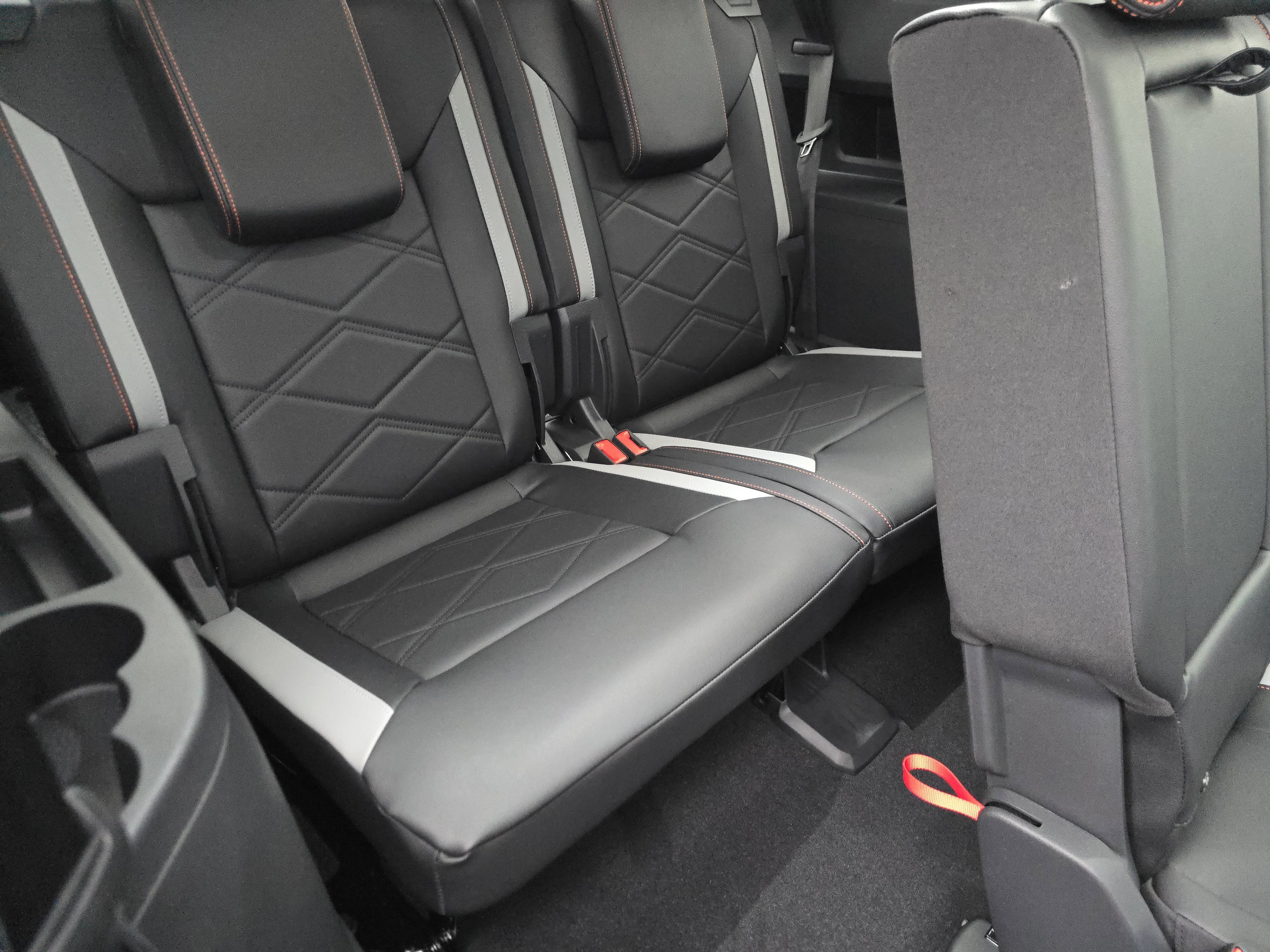 New 2026 Volkswagen Atlas Peak Edition image 17