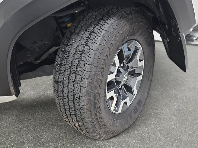 Used 2023 Toyota Tacoma TRD Off-Road w/ TRD Premium Off Road Package AWD/4WD image 27