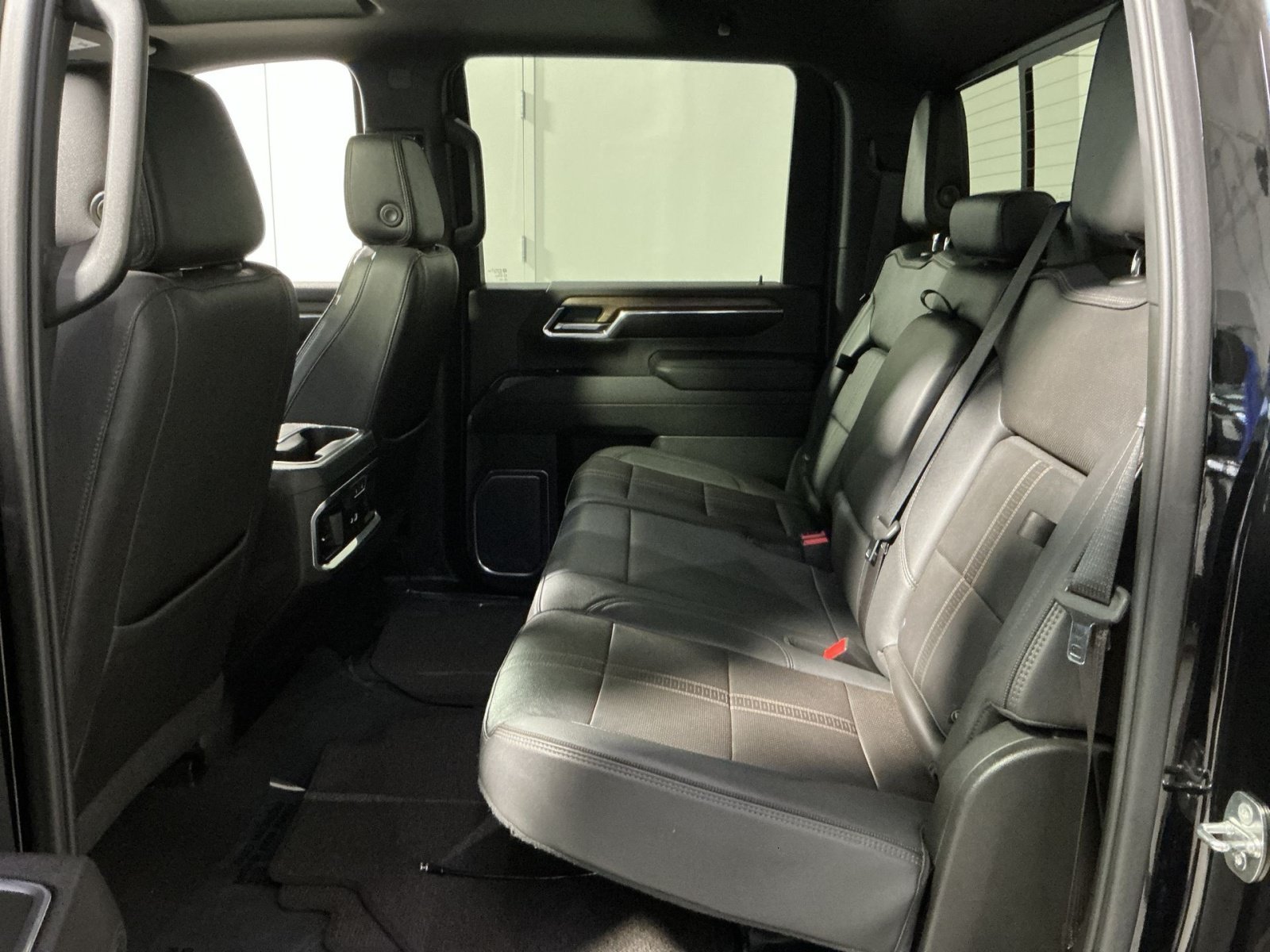 Used 2024 Chevrolet Silverado 2500 High Country w/ High Country Premium Package AWD/4WD image 23