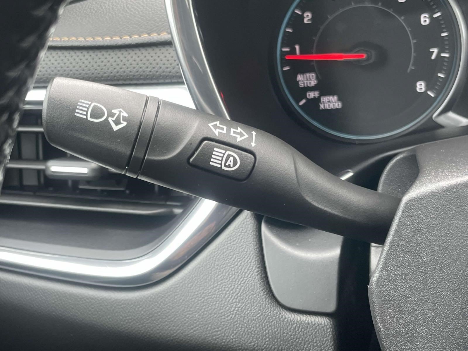 Used 2020 Chevrolet Equinox Premier FWD image 23