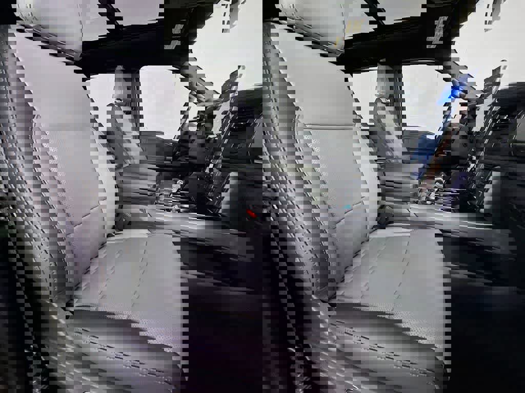 New 2025 Ford F150 Lightning Lariat AWD/4WD image 15