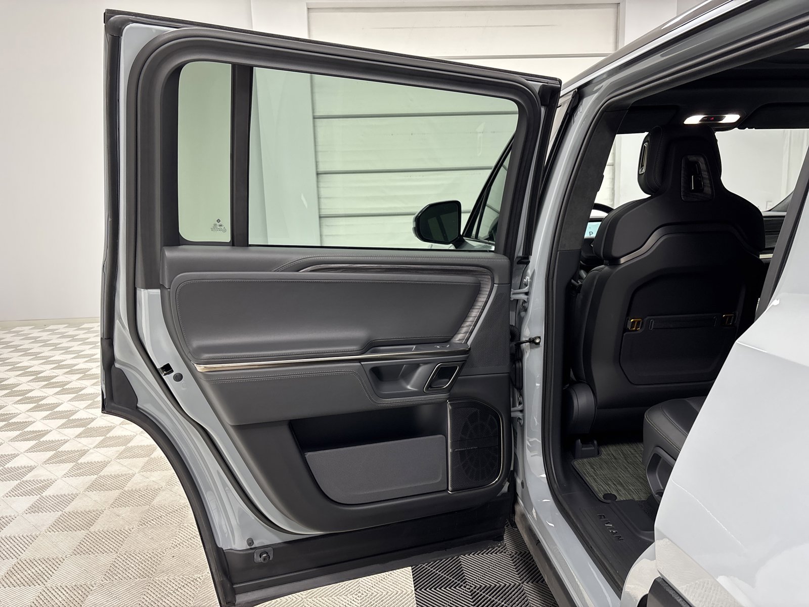 Used 2022 Rivian R1S Launch Edition image 17