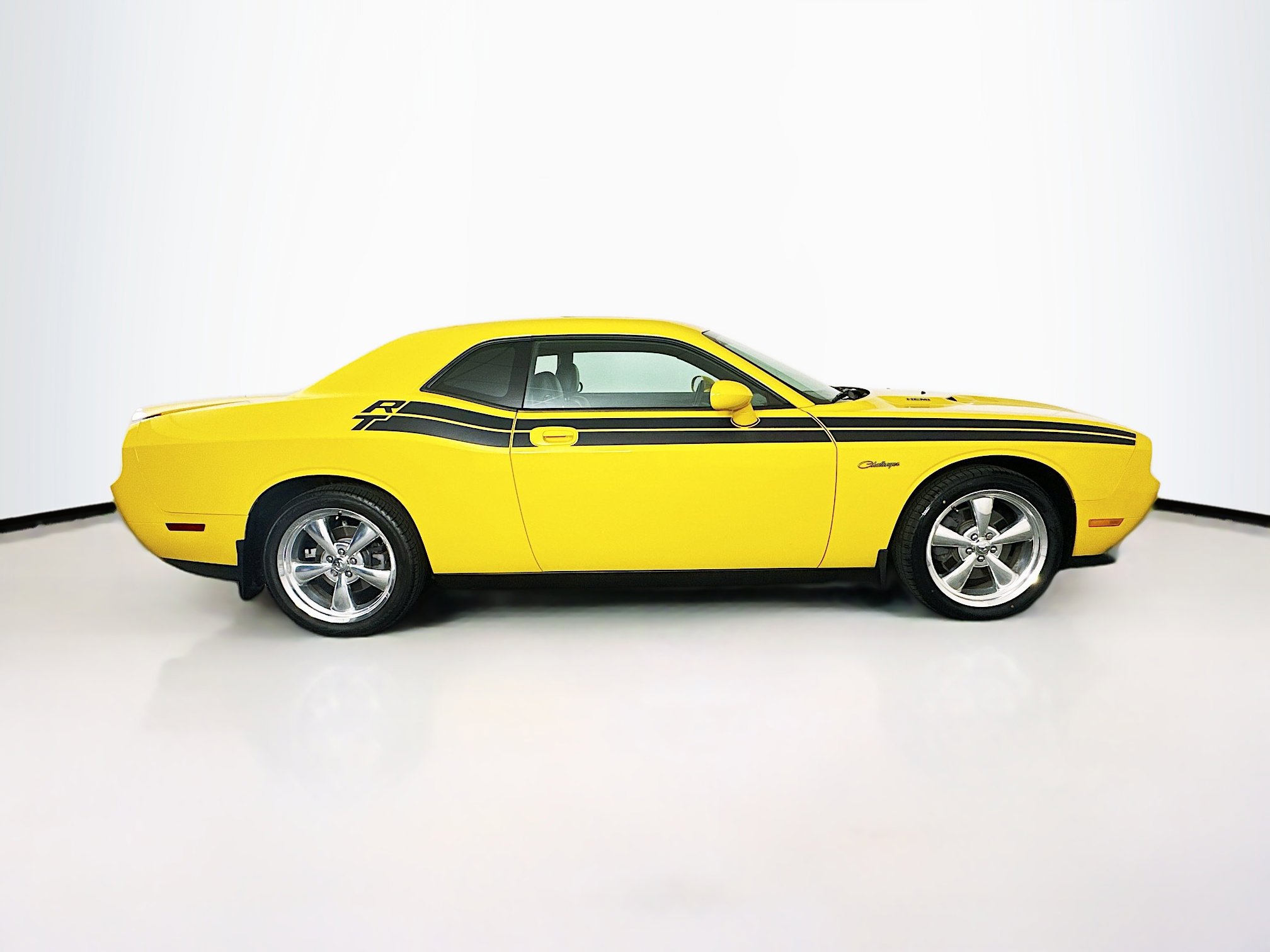 Used 2010 Dodge Challenger R/T RWD image 10
