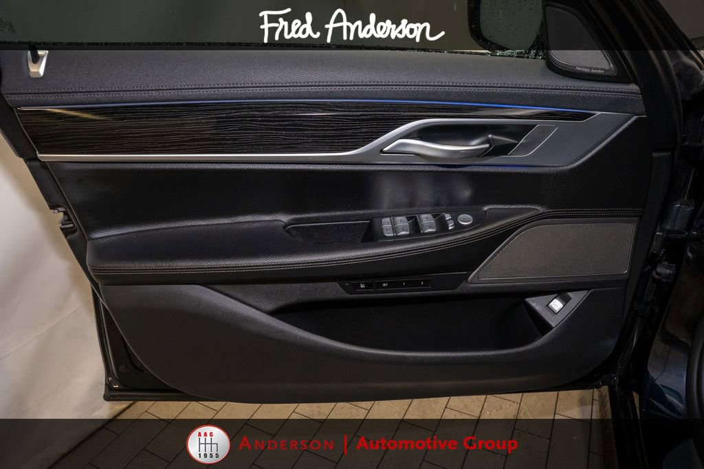 Used 2019 BMW 740i w/ M Sport Package RWD image 13