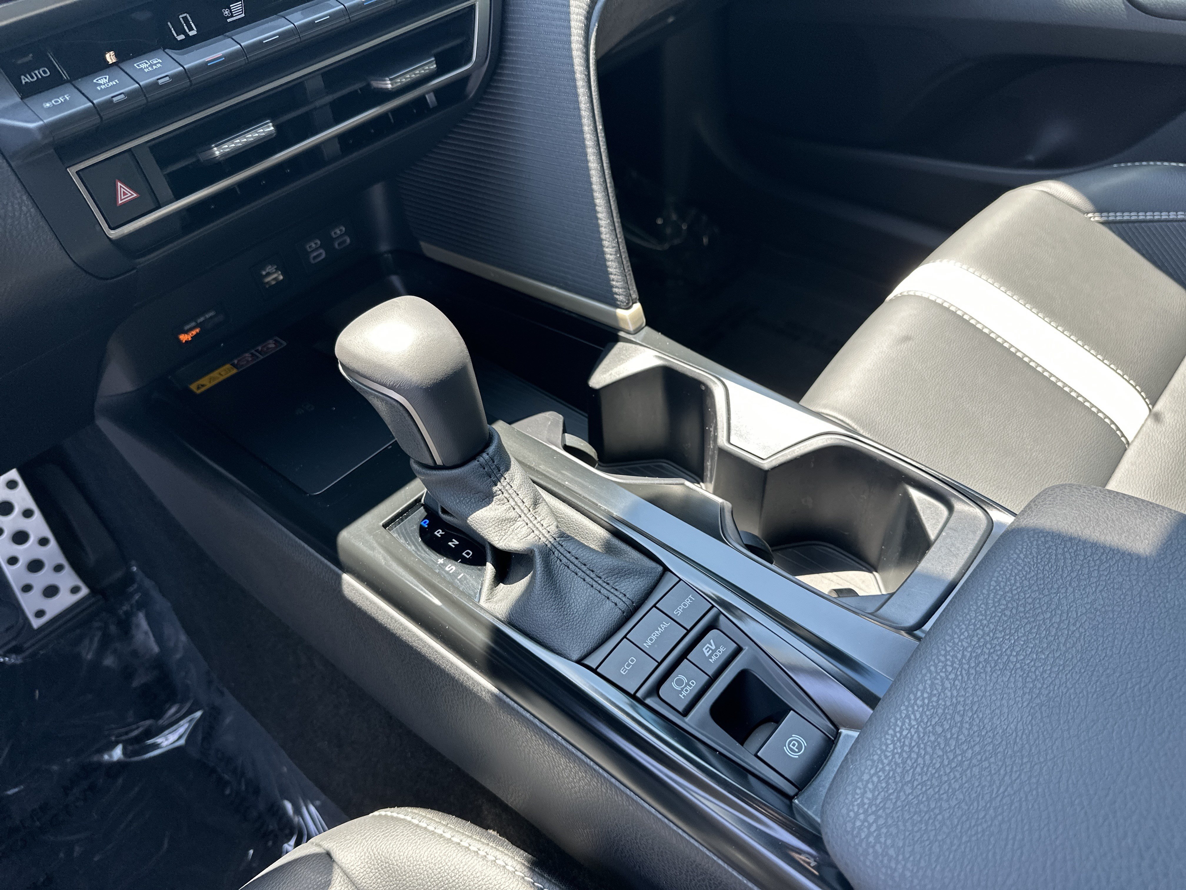 Used 2025 Toyota Camry SE FWD image 26