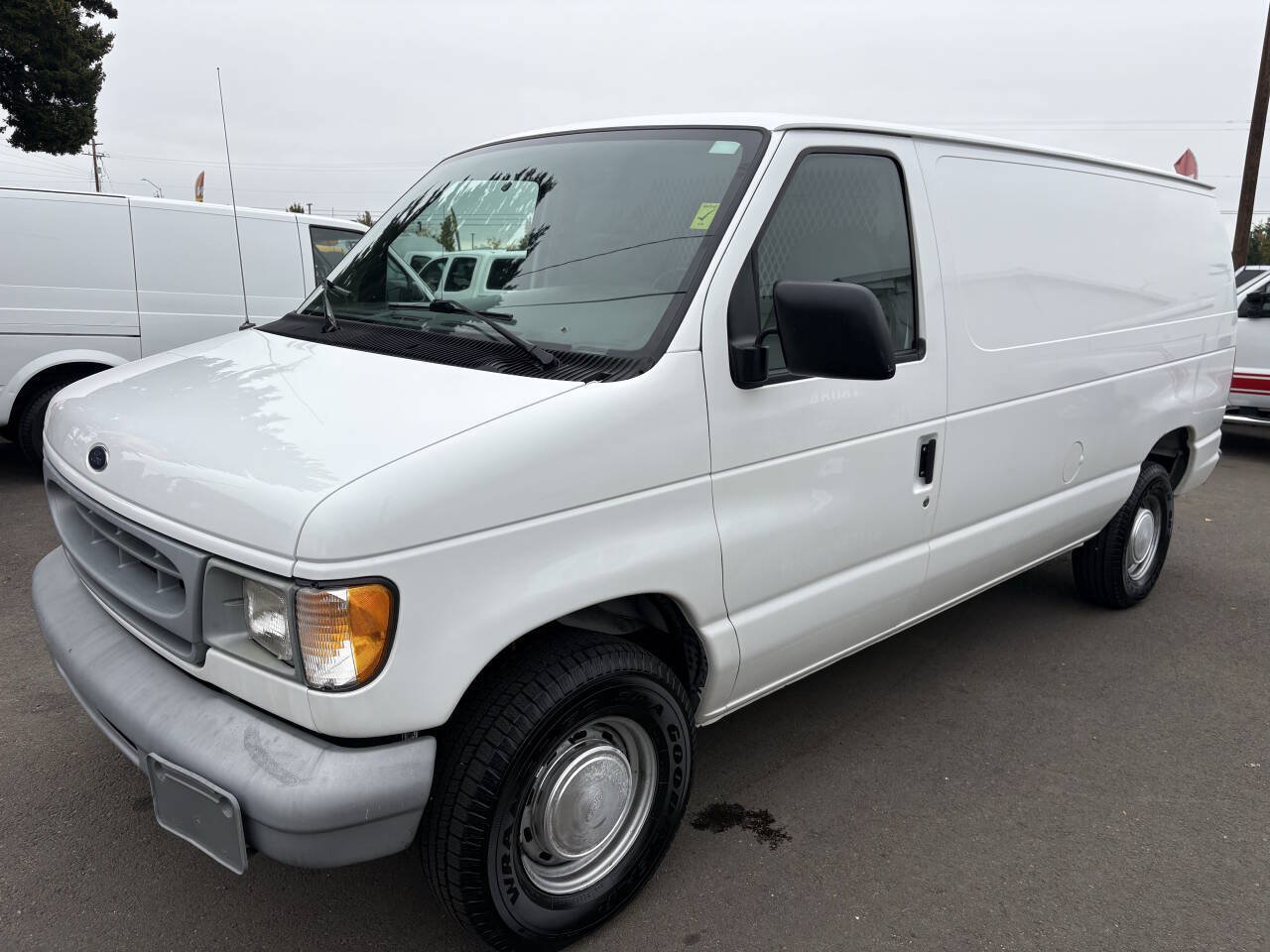 Used 1999 Ford E-150 and Econoline 150 RWD image 6