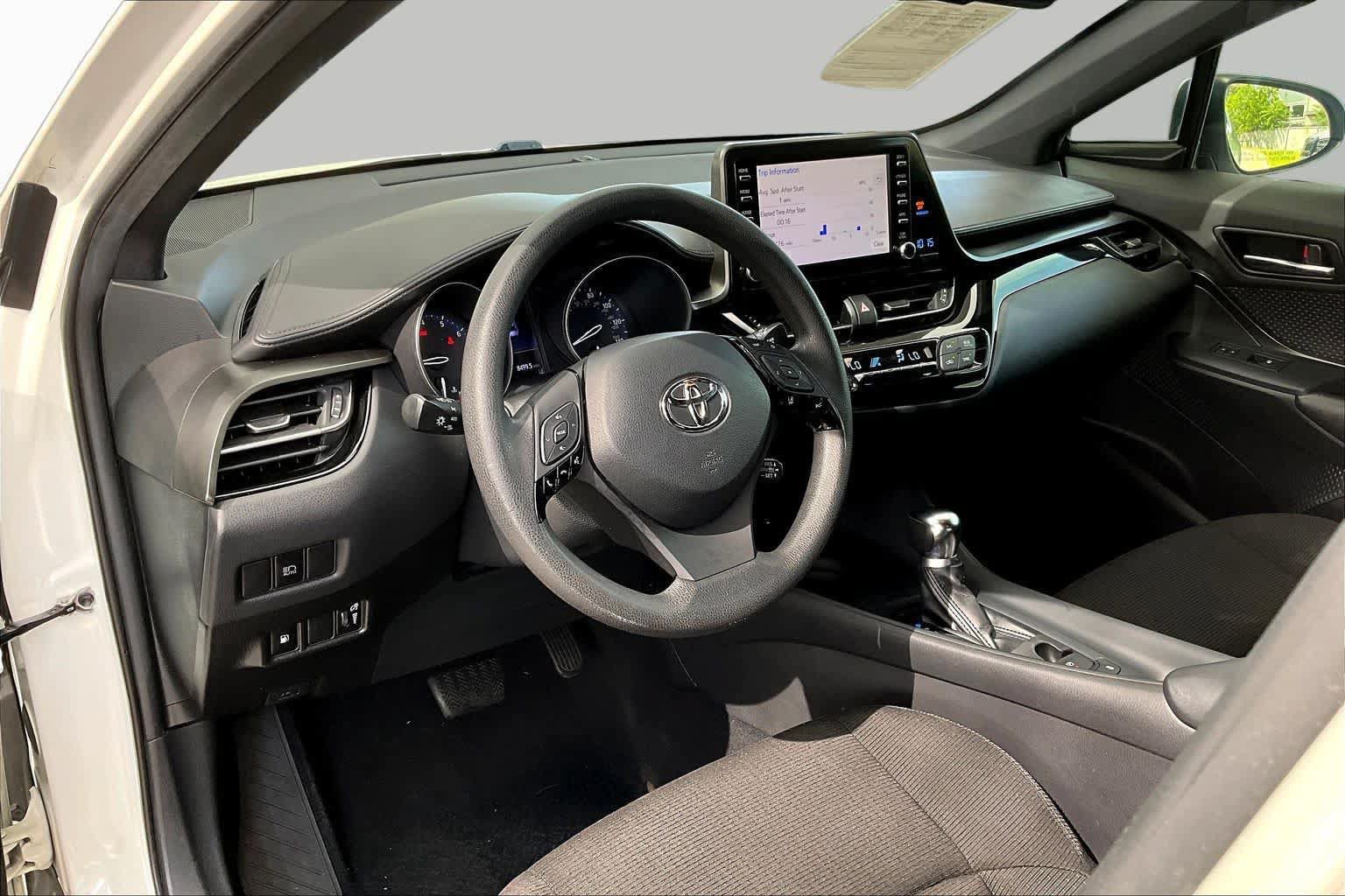 Used 2019 Toyota C-HR LE FWD image 17