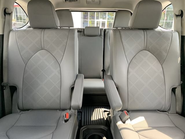 Certified 2026 Toyota Highlander Platinum AWD/4WD image 32